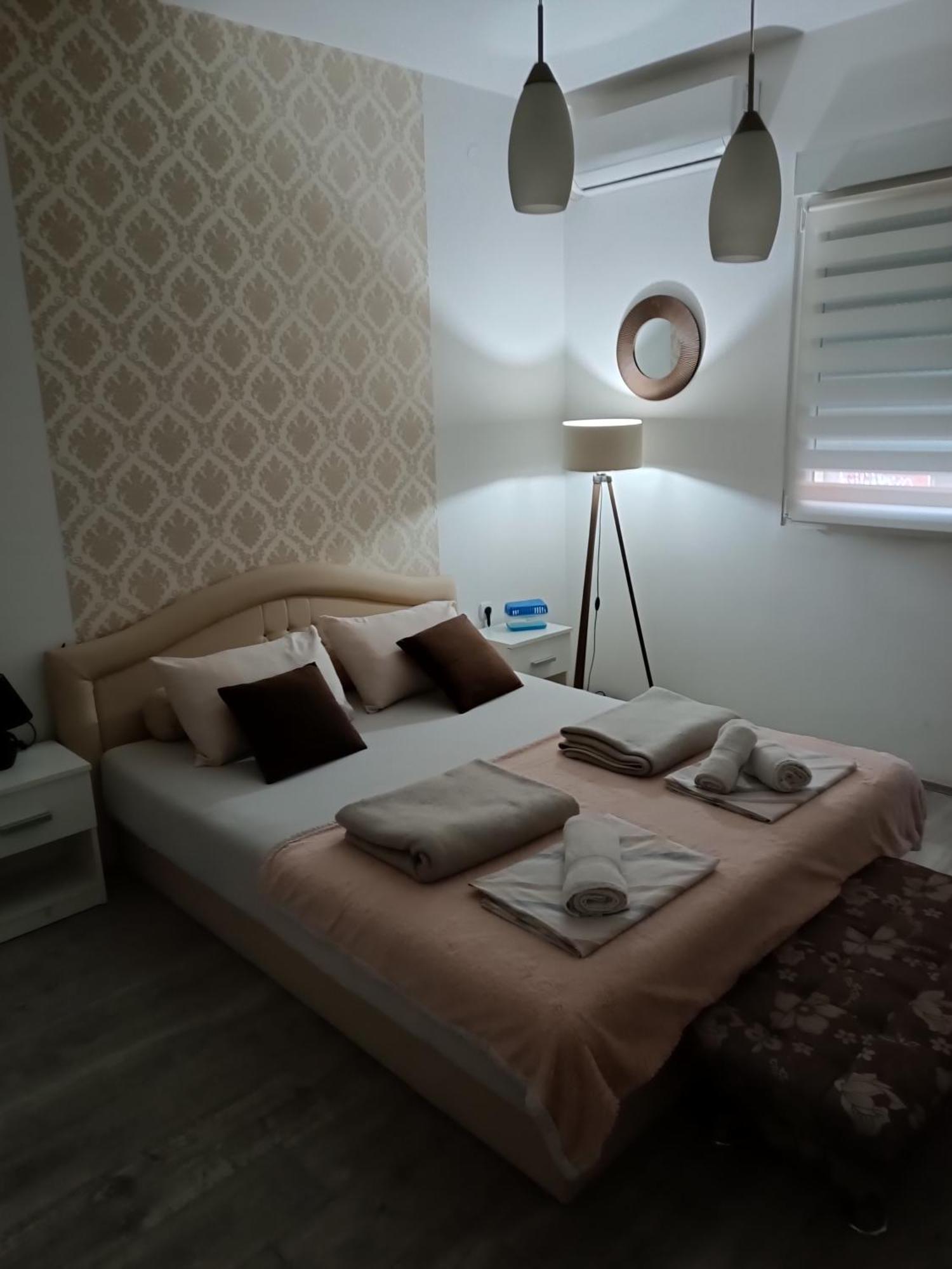 Apartmán Happy Star Ni Exteriér fotografie