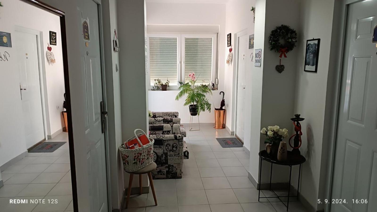 Apartmán Happy Star Ni Exteriér fotografie