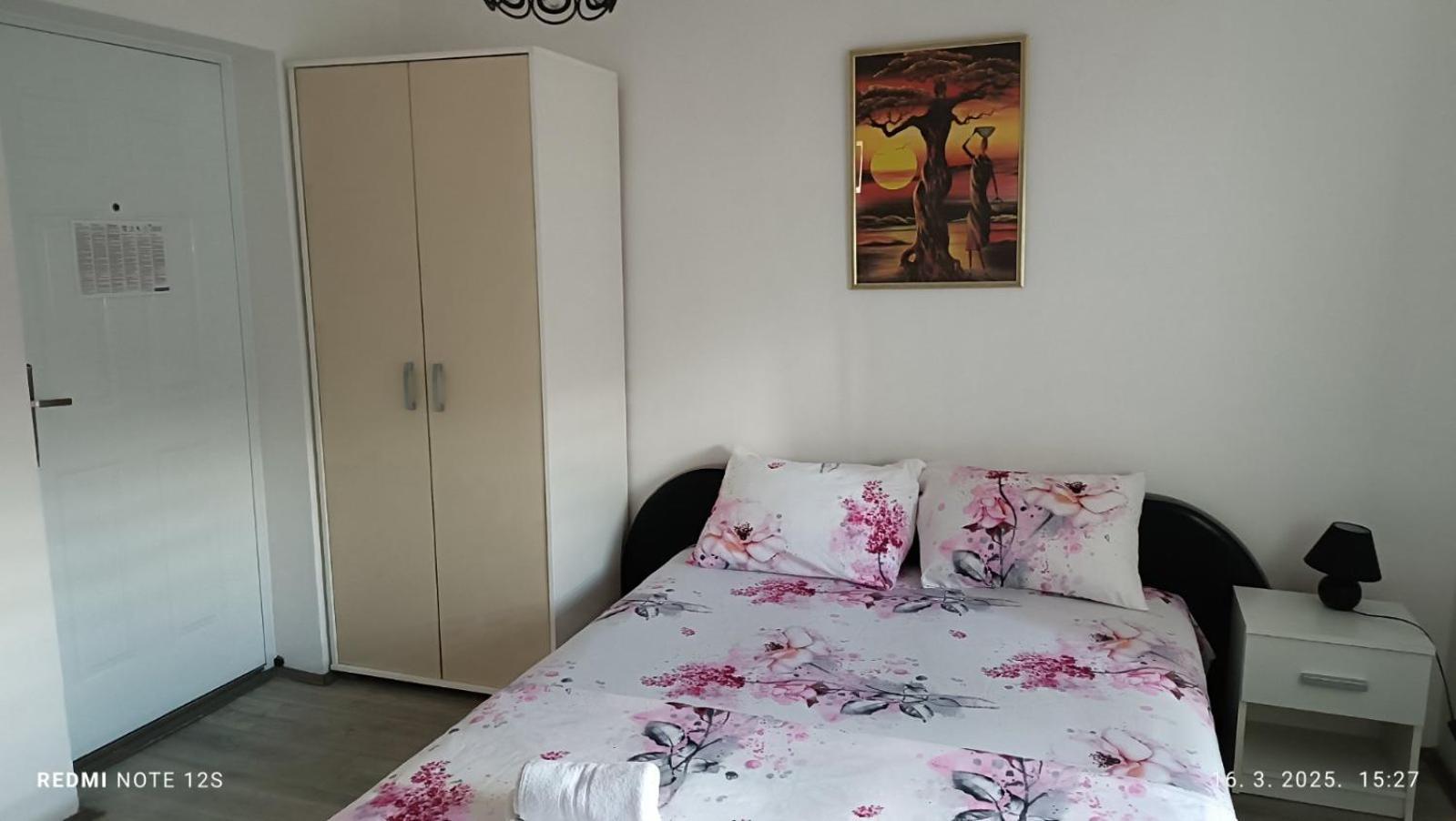 Apartmán Happy Star Ni Exteriér fotografie