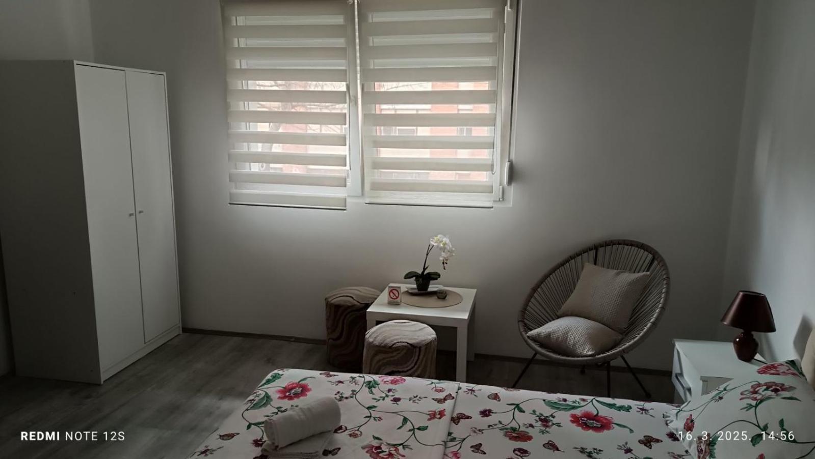 Apartmán Happy Star Ni Exteriér fotografie