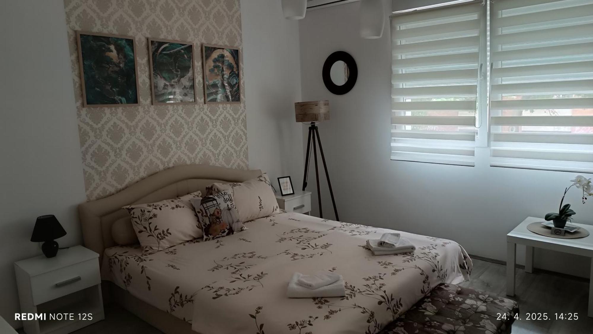 Apartmán Happy Star Ni Exteriér fotografie